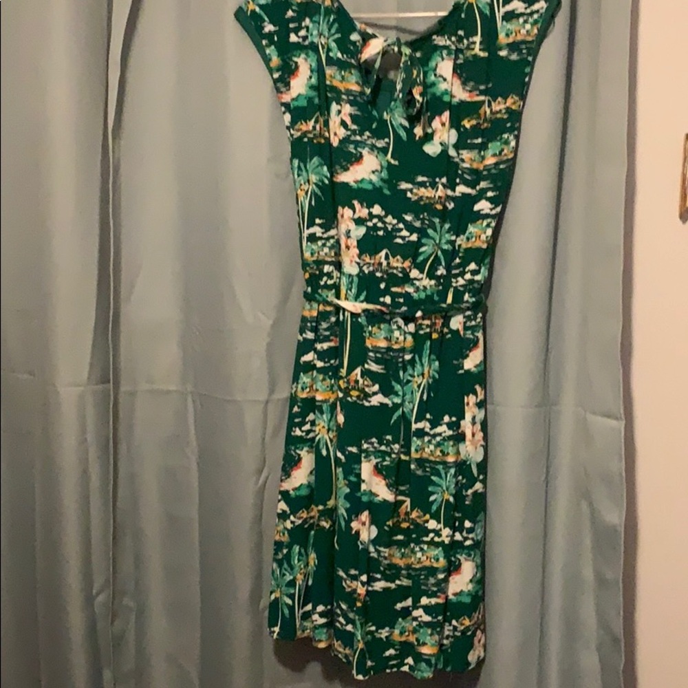 Lauren Conrad Pleated dress, Hawaiian print - Picture 3 of 6